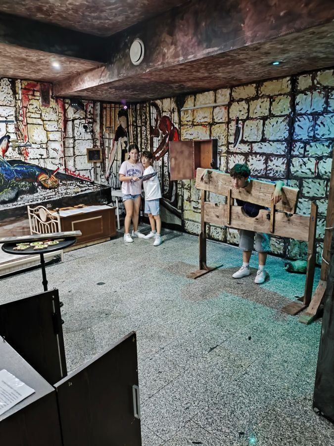 La camera delle torture con la gogna